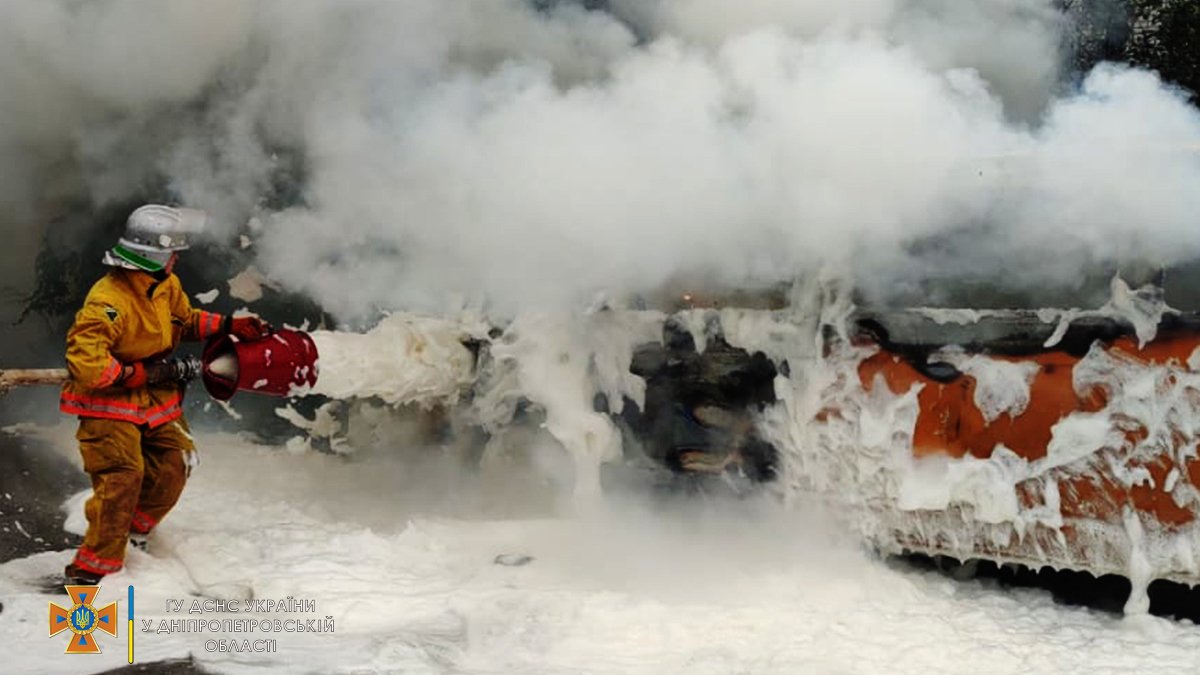 В Днепропетровской области сгорел микроавтобус Volkswagen