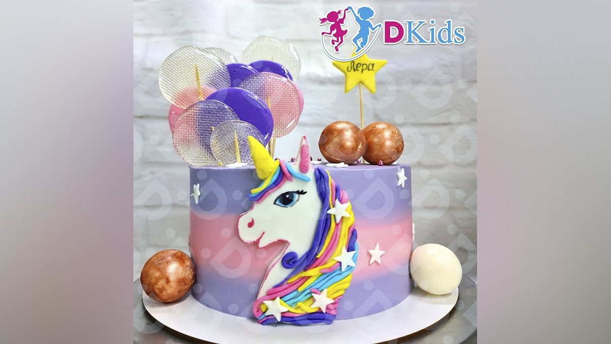 Самые крутые тортики для вашего праздника от Dkids: сказка со вкусом шоколада, вишни, банана и клубники