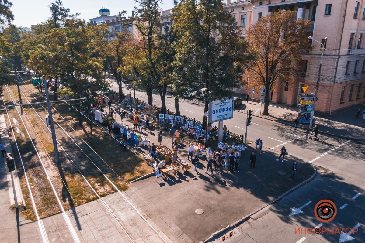 На проспекте Яворницкого стартовал артфестиваль «Художественный квартал»