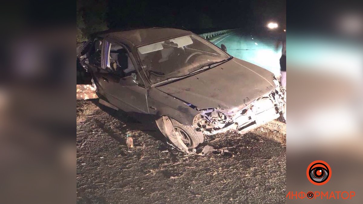 На трассе Днепр – Решетиловка Honda врезалась в отбойник: пострадал водитель