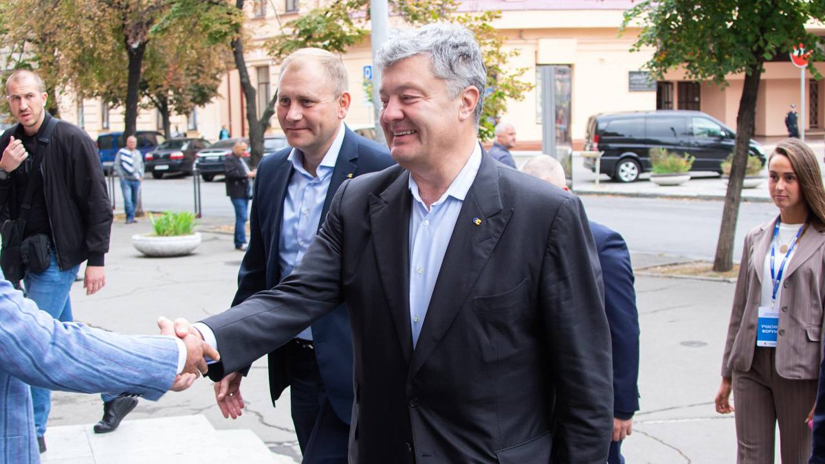 Порошенко в Днепре. V президент Украины приехал на Первый форум Европейской Солидарности Днепропетровской области