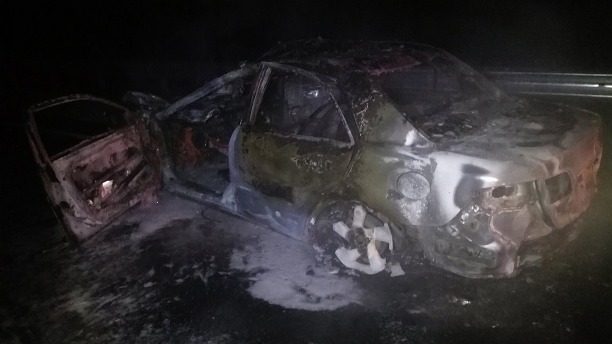 На трассе в Днепропетровской области Mazda столкнулась с КРаЗ и загорелась: мужчину забрала скорая