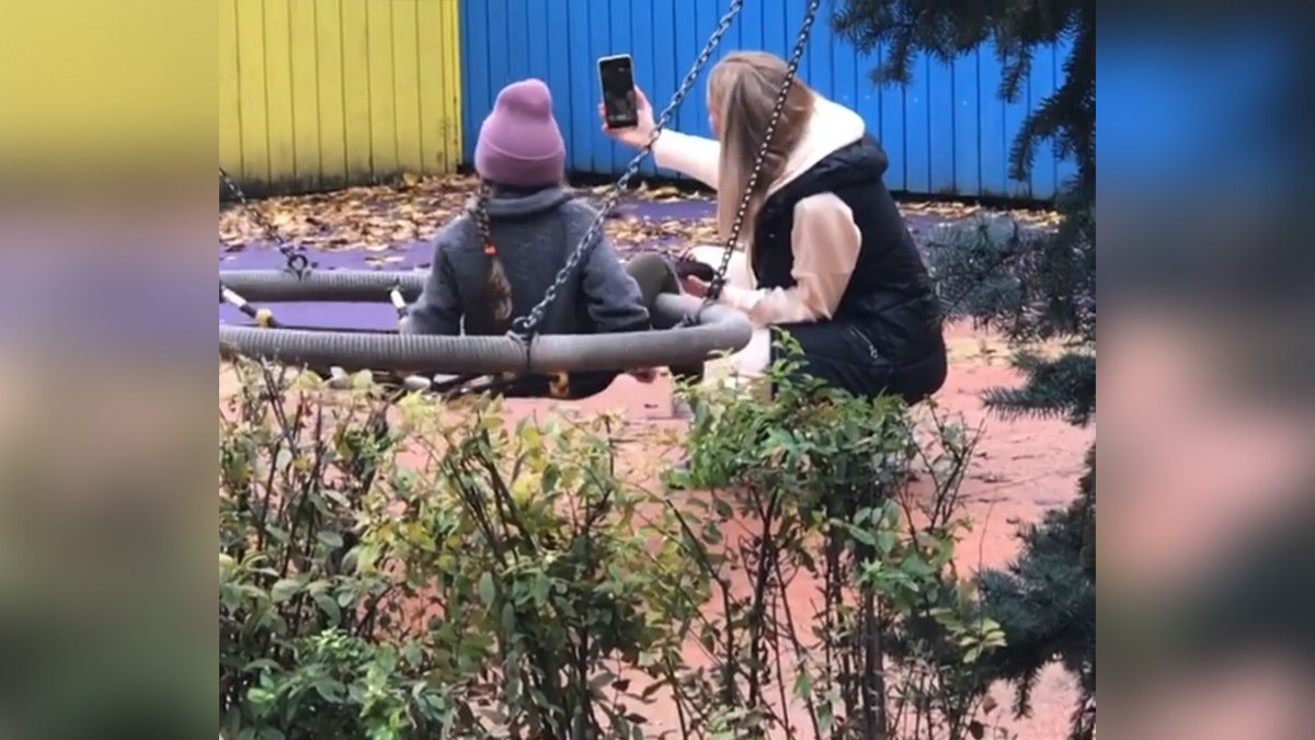 В сквере Героев в Днепре женщина предлагала чужим детям «уйти с ней»