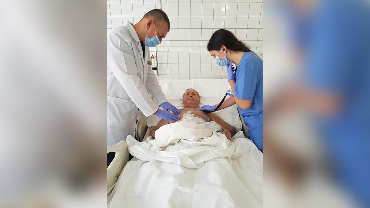 Ком крови размером с мяч: в Днепре в больнице Мечникова мужчине удалили 12-сантиметровую аневризму