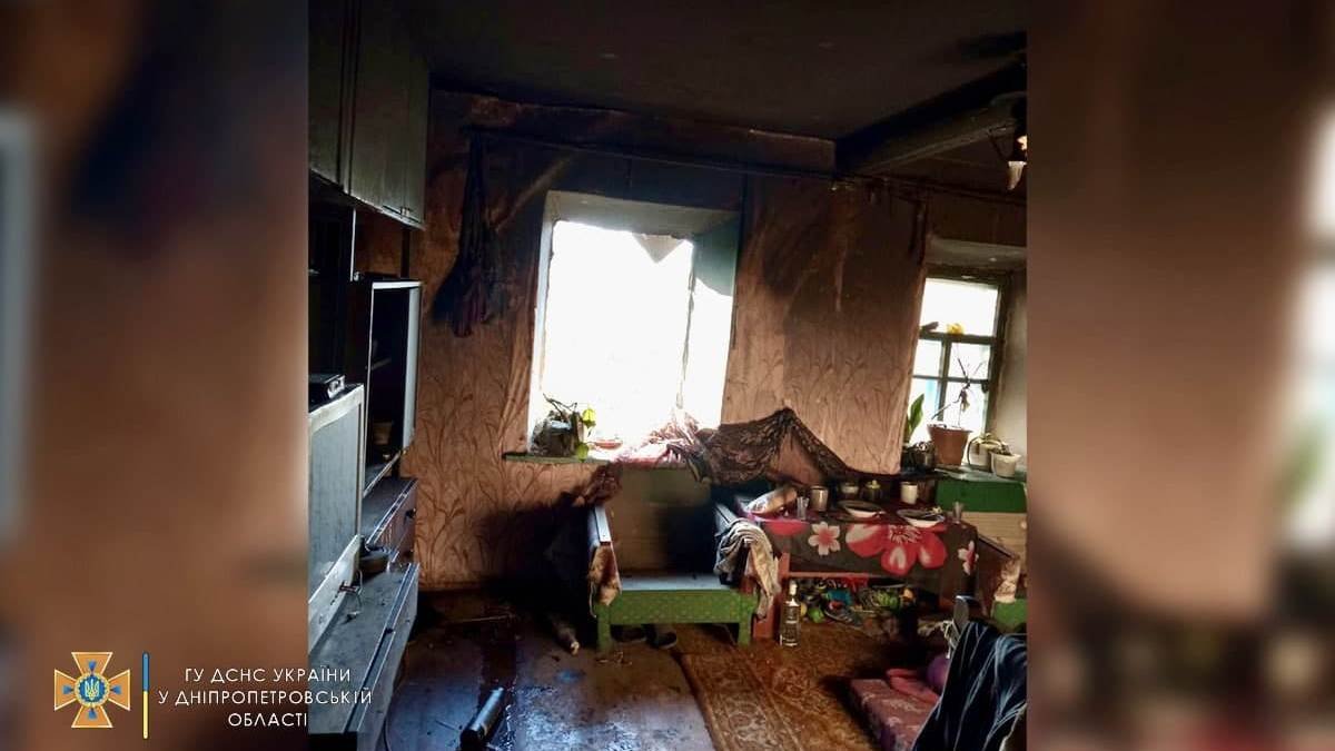 В Днепропетровской области горел частный дом: пострадали мужчина и женщина