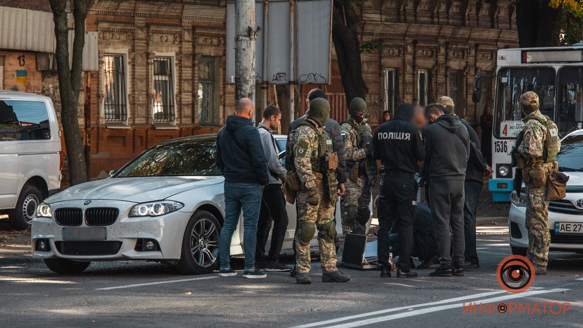В Днепре на Нигояна КОРД остановил BMW: троих мужчин задержали за убийство 3-летней давности