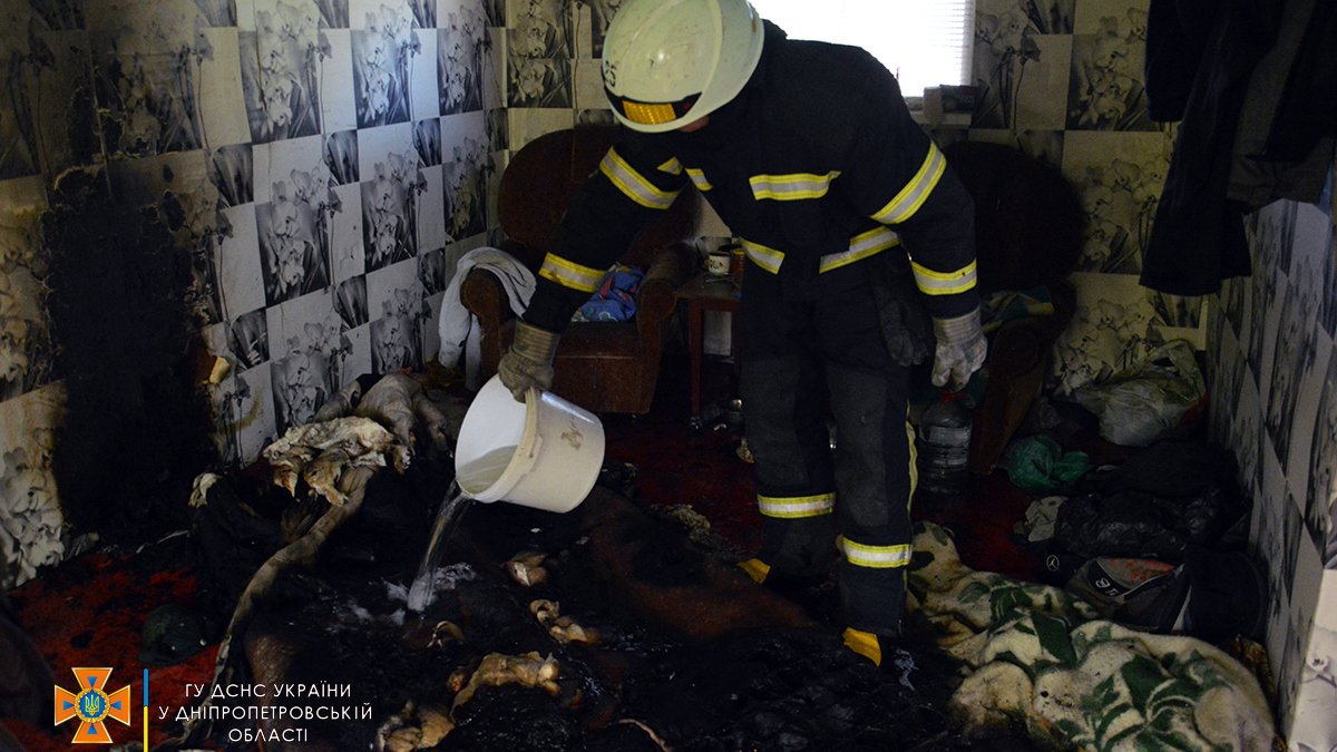 В Днепре на Чехова загорелся матрас на даче: погибли двое мужчин