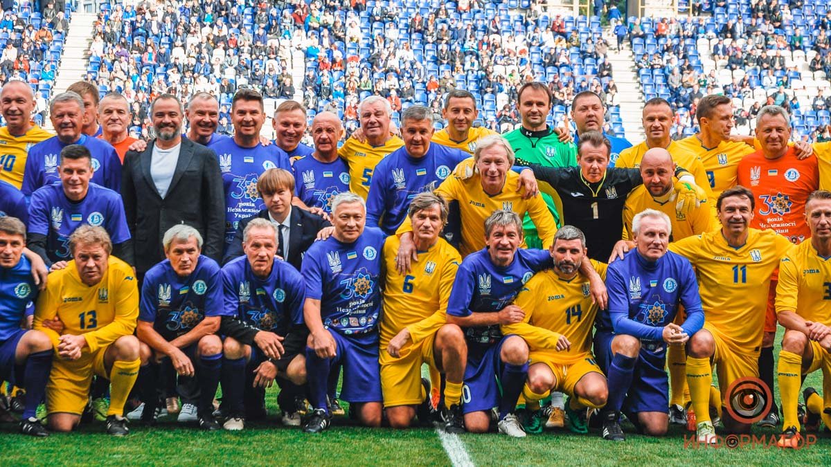 Матч легенд: на «Днепр-Арене» сыграли «Днепр» и сборная Украины