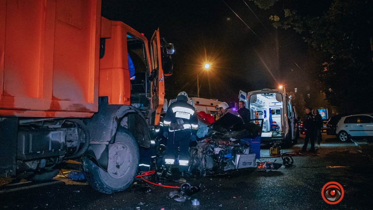 ДТП на Гагарина с Mitsubishi и мусоровозом: состояние пострадавших