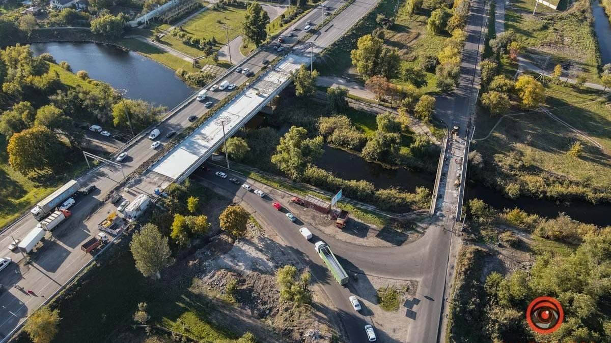 В Подгородном на месяц перекрыли мост: в сторону Днепра огромная пробка