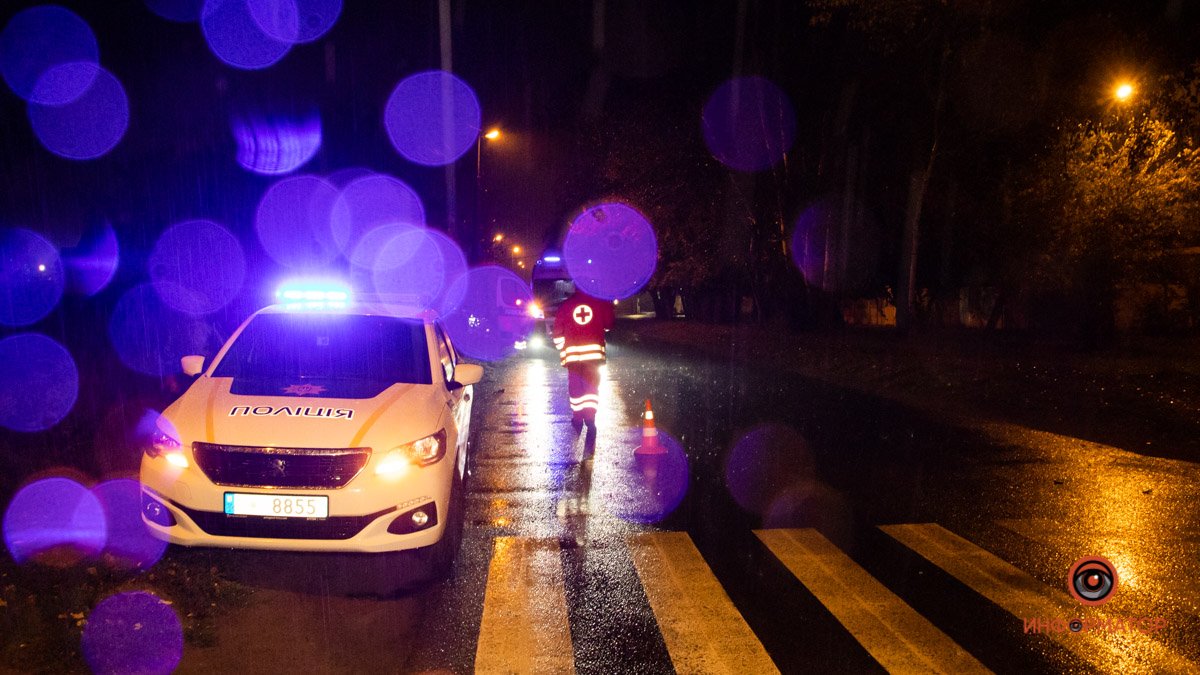 В Днепре на улице Широкой столкнулись Nissan и Hyundai: пострадал мужчина