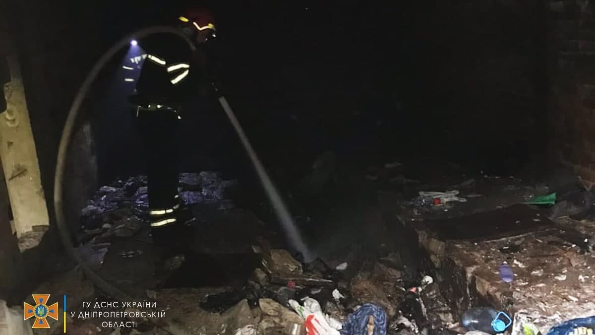 В Кривом Роге горел заброшенный гараж: погиб мужчина