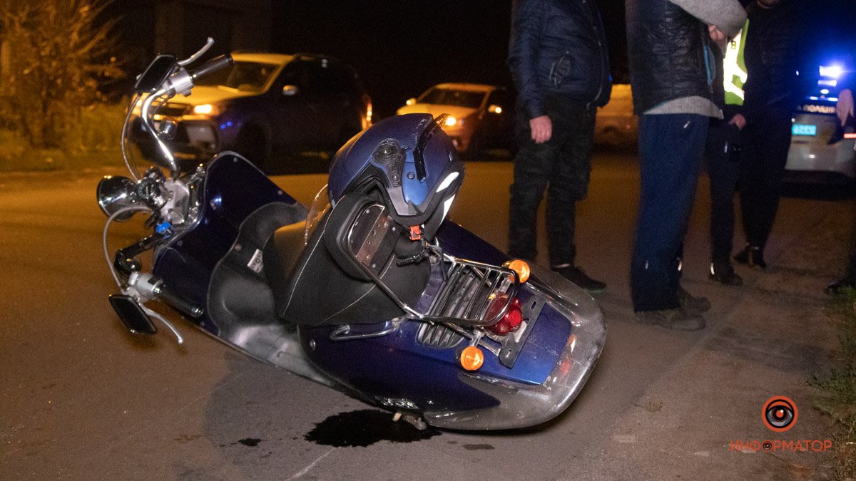 В Днепре на Моторной скутер Honda сбил женщину: пострадавшую увезла скорая