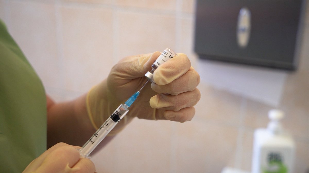В Днепре продолжается вакцинация: где, когда и какие прививки есть