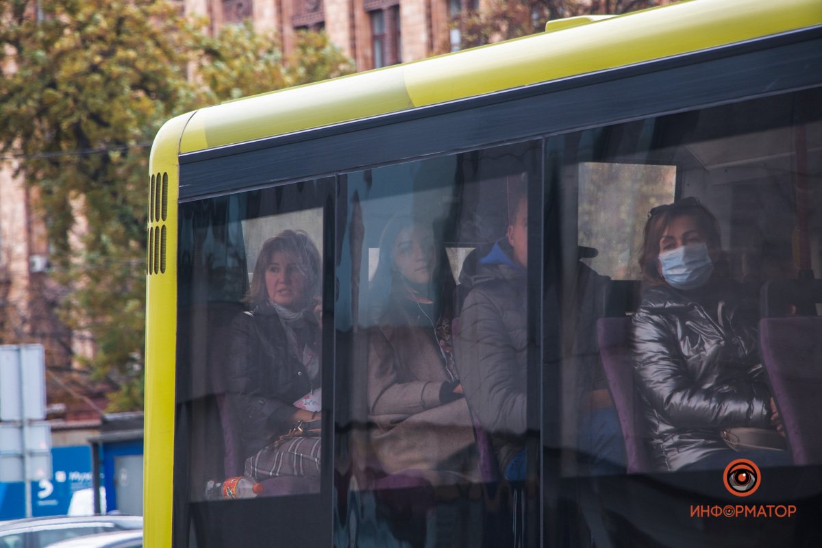 В городской транспорт Днепра планируют пускать только с Covid-сертификатом или "свежим" ПЦР-тестом