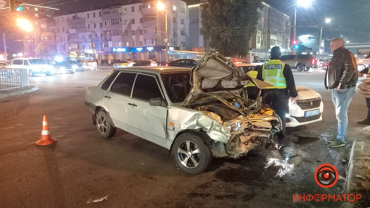 В Днепре на проспекте Слобожанском случилось тройное ДТП: образовалась большая пробка