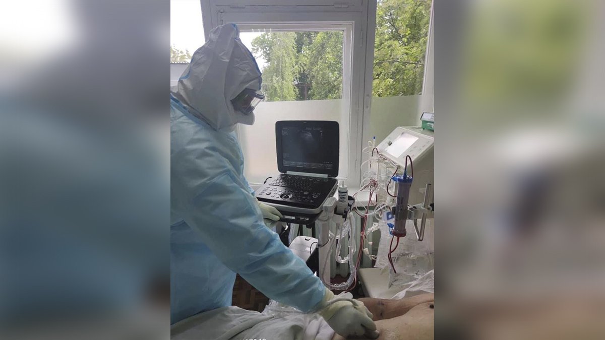 «Не умер ни один вакцинированный пациент»: ситуация в коронавирусном отделении больницы Мечникова