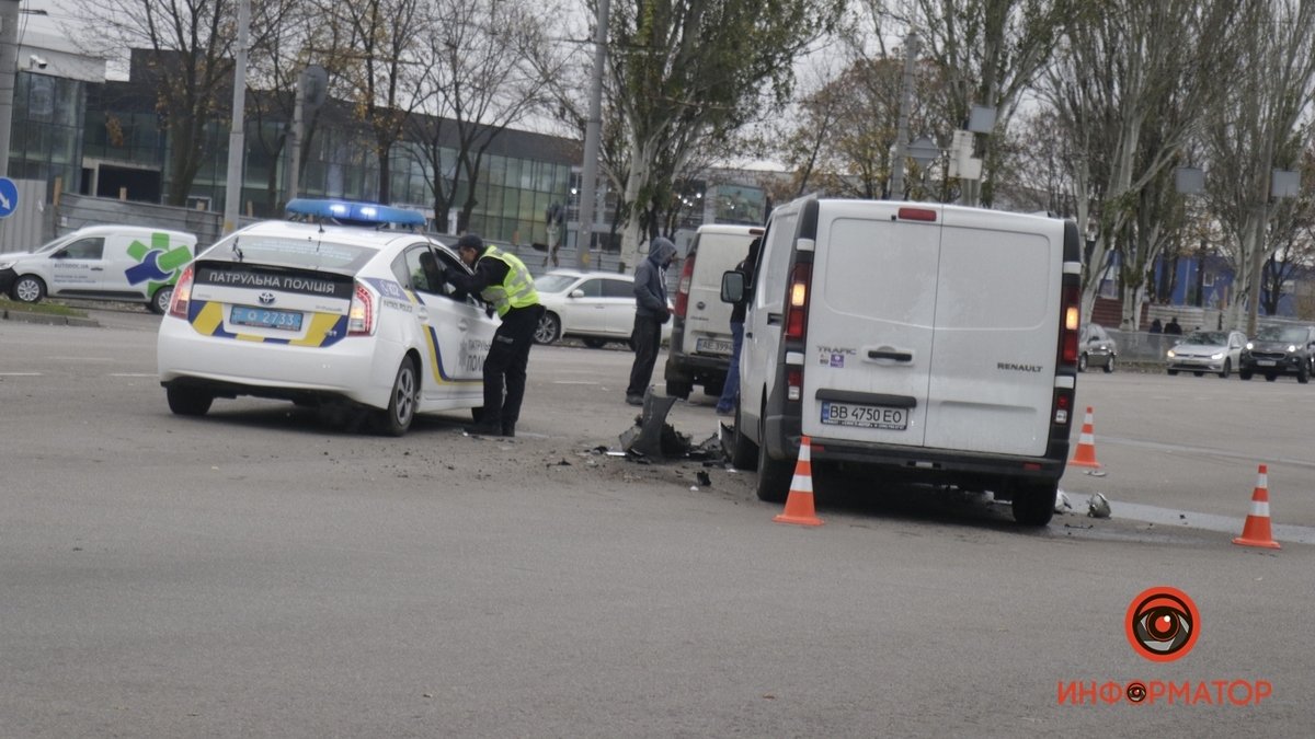В Днепре на Запорожском шоссе столкнулись Renault и Fiat