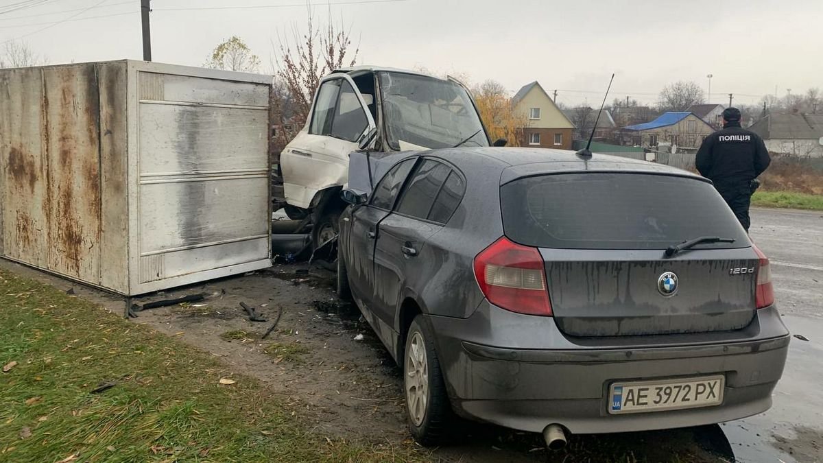 В Новомосковске столкнулись BMW и «ГАЗель»: погибла женщина