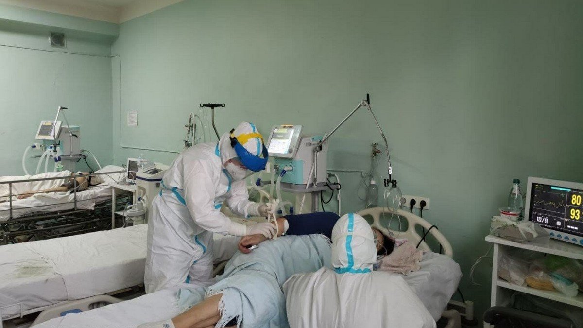 «Вакцинация спасает от смерти, если она сделана вовремя»: ситуация в коронавирусном отделении больницы Мечникова