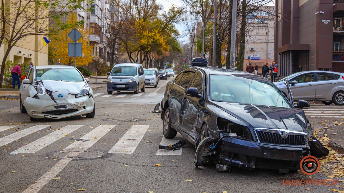 Тройная авария в Днепре на Паторжинского: у Skoda оторвало колесо
