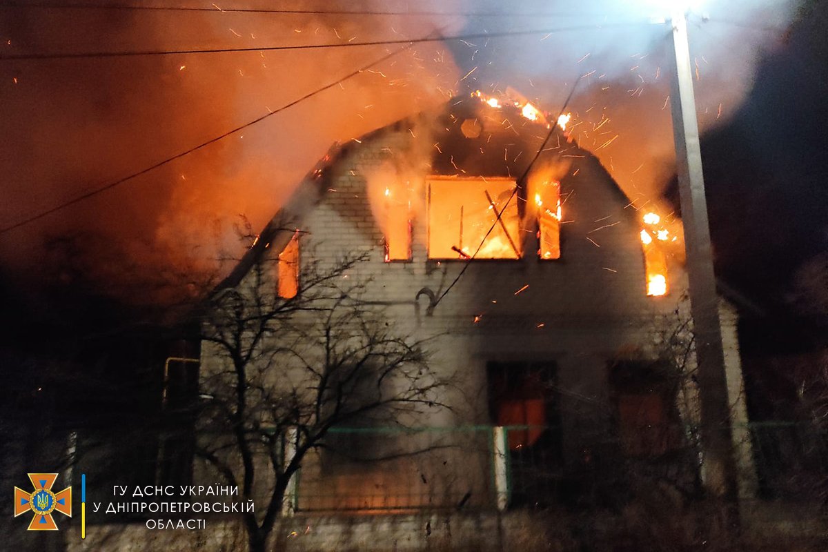 В Павлограде горел жилой дом: из огня спасли 50-летнего мужчину