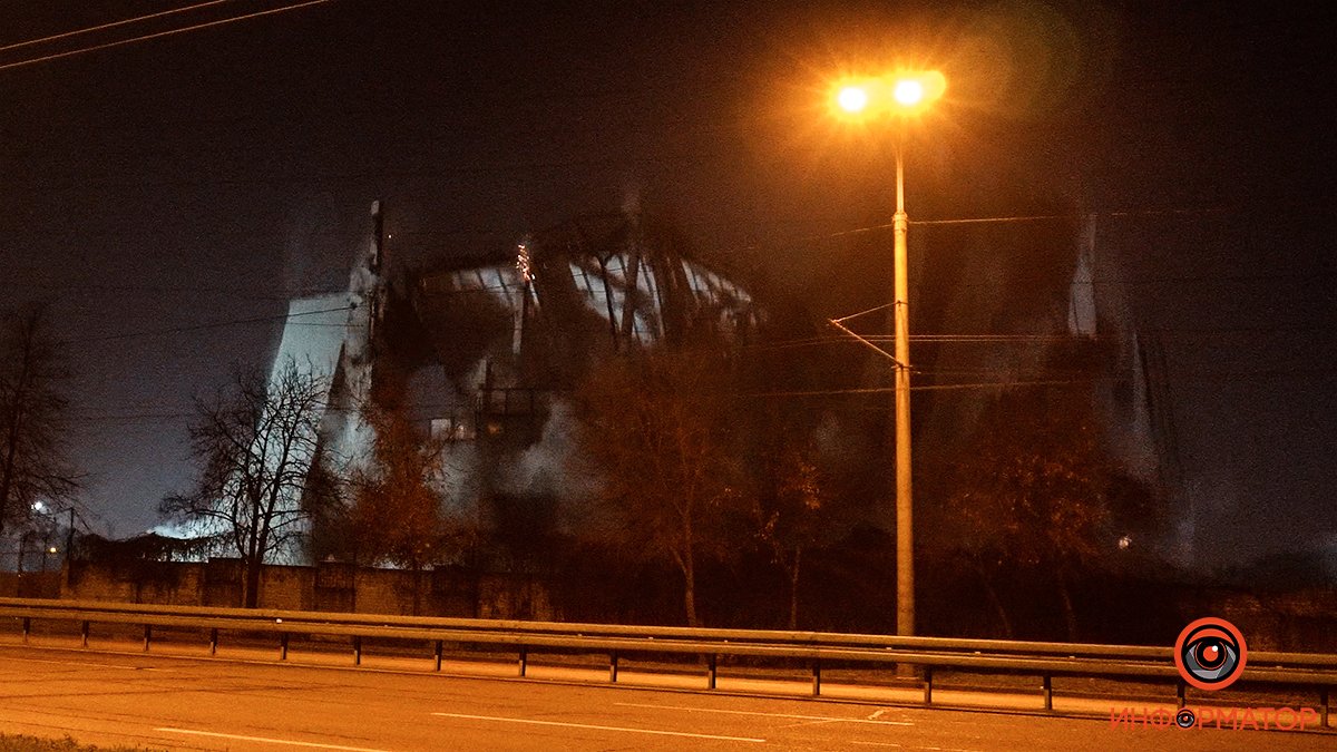 В Днепре взорвали "метизный" завод: фото и видео момента