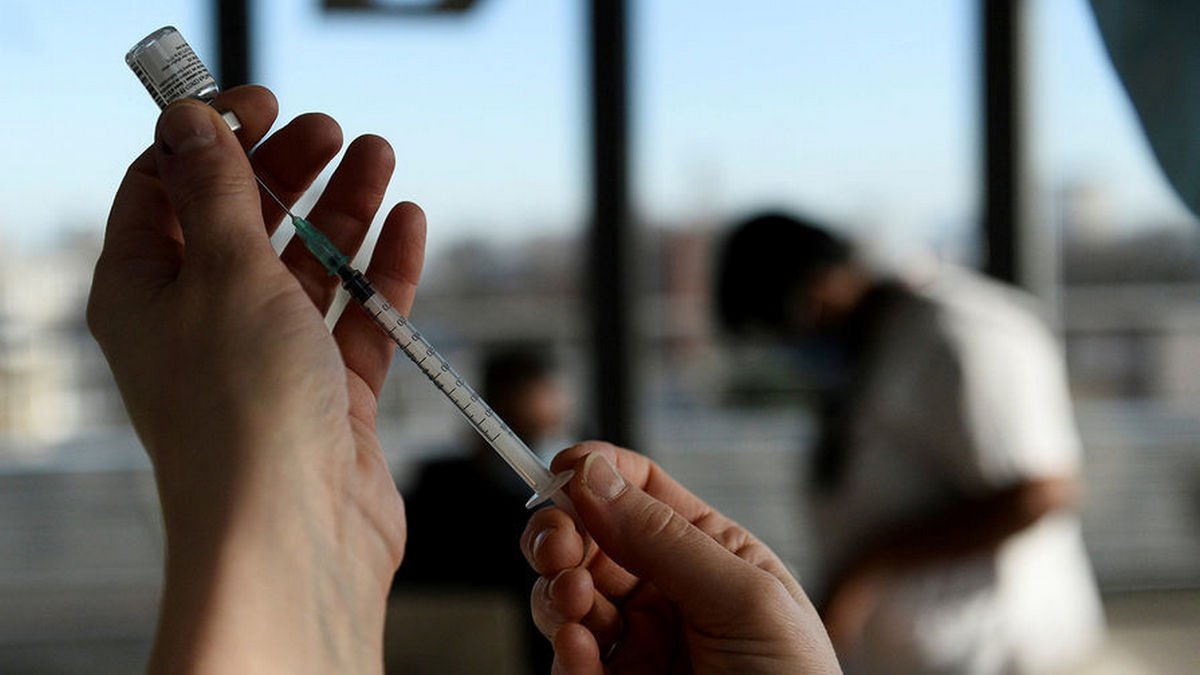 В Украине 124 человека умерли в течение месяца после вакцинации: связи не нашли