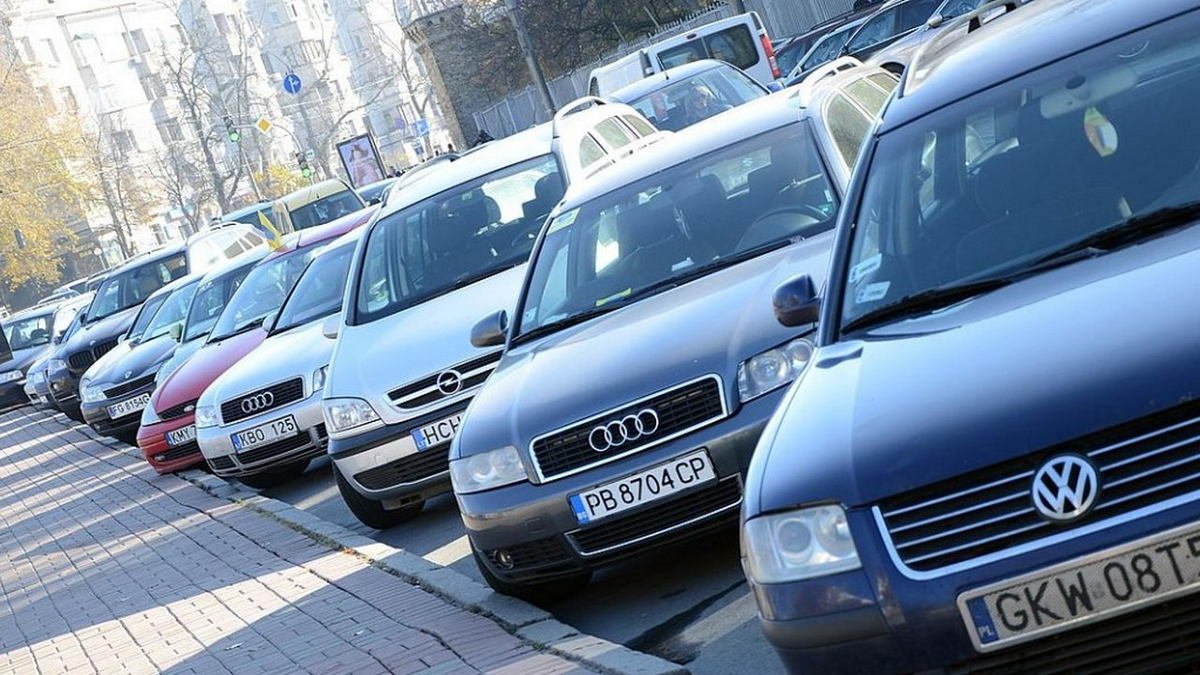 В Украине закончился льготный период растаможки "евроблях": сколько теперь стоит ввезти авто