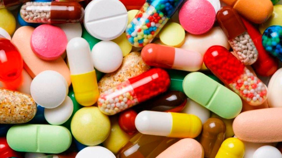 В Украине запретили продавать лекарства детям до 14 лет: кого и на сколько будут штрафовать