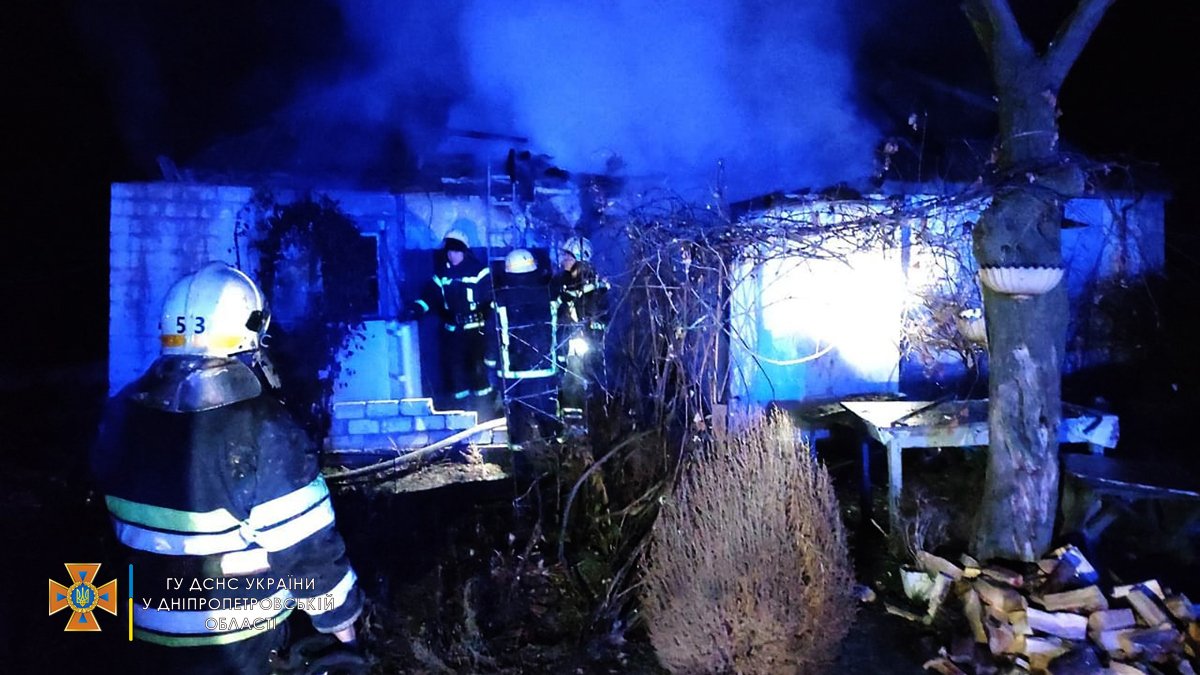 В Днепропетровской области горел частный дом: в пожаре погибла женщина