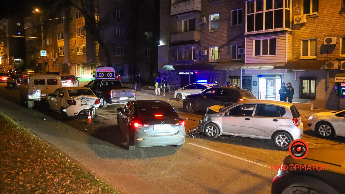 ДТП с 4 машинами на проспекте Поля в Днепре: водитель скрылся, образовалась огромная пробка