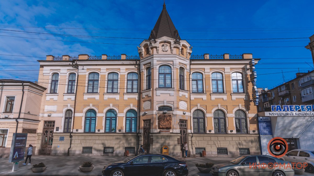 Вопрос на 93 миллиона гривен: здание Главпочтамта в Днепре требуют вернуть государству