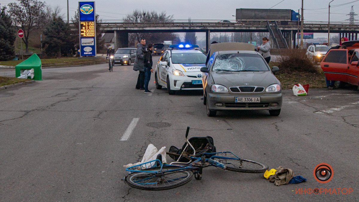 В Днепре на Донецком шоссе Daewoo Lanos сбил велосипедиста