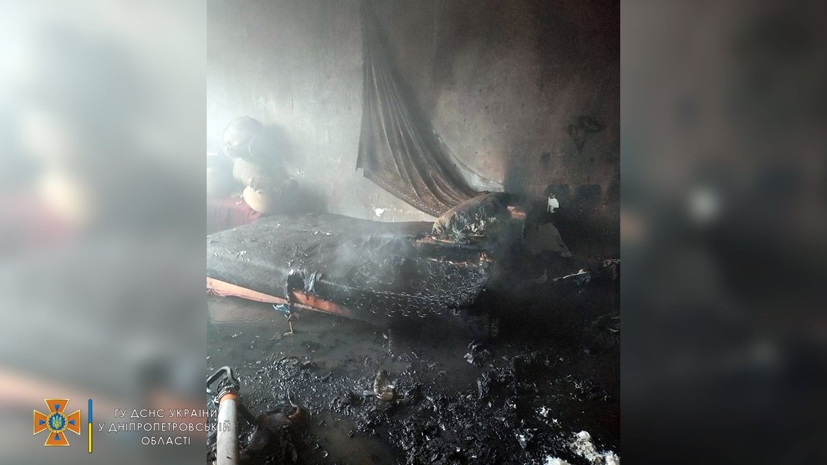 В Каменском горела квартира: пострадала женщина
