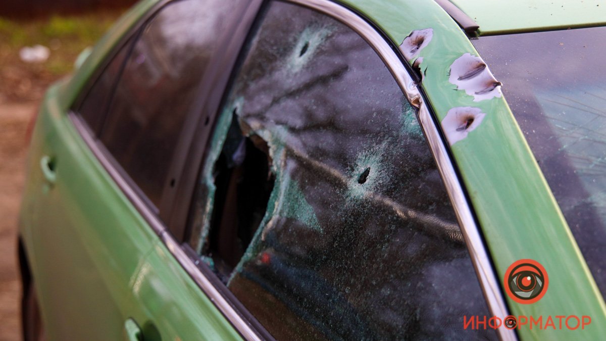 В Днепре расстреляли и бросили камень в лобовое стекло Toyota: что случилось
