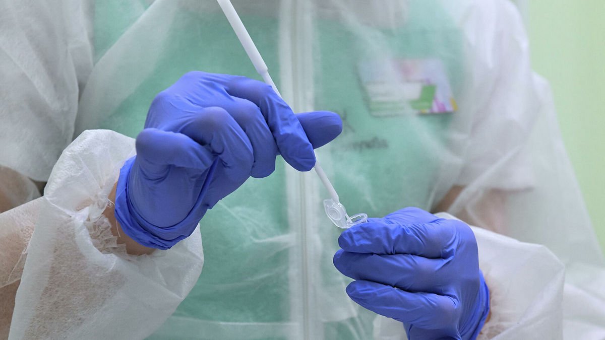 Коронавирус в Днепре и области: 920 человек заболели за последние сутки