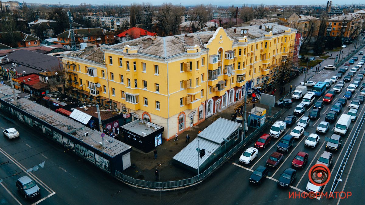 В Днепре отреставрировали фасад "сталинки" на Слобожанском проспекте