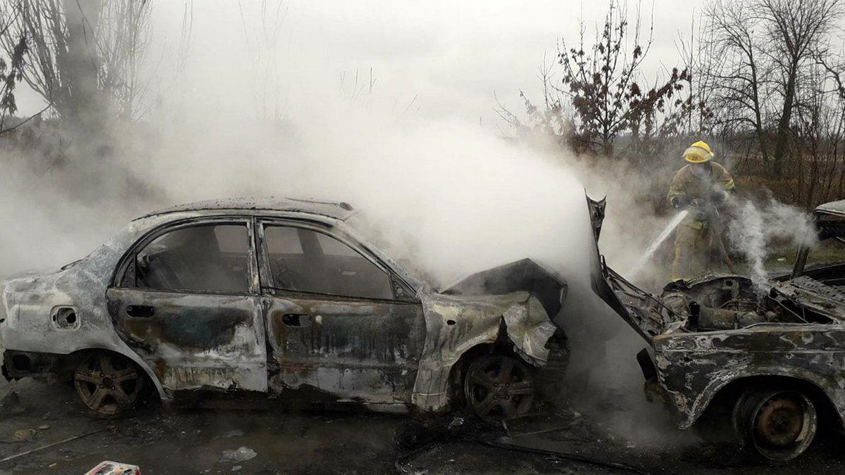 На трассе в Днепропетровской области столкнулись и загорелись ВАЗ и Daewoo: пострадал мужчина