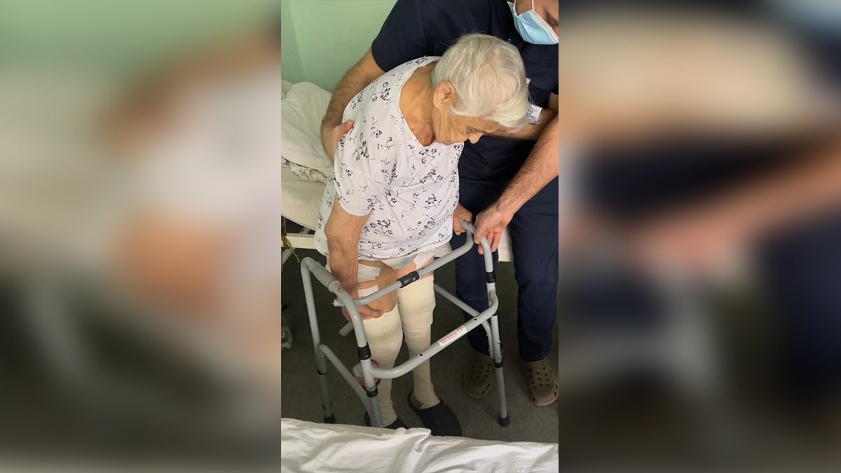 В Днепре в больнице Мечникова помогли 92-летней женщине, которая прошла войну