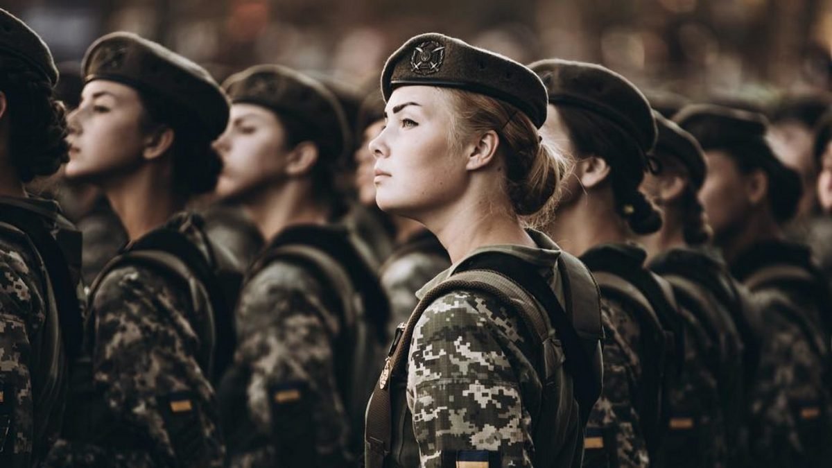 В Украине женщин будут ставить на военный учет: развенчиваем мифы