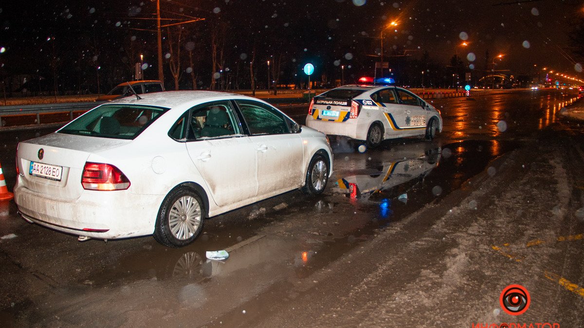 В Днепре на Набережной Победы Volkswagen сбил пешехода: пострадавшего увезли в больницу