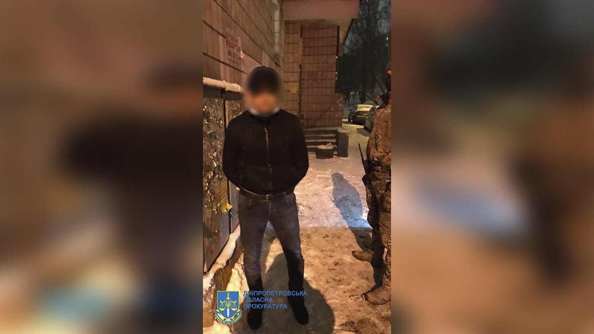 Совершил около десятка выстрелов в кафе: подозреваемого задержали в Киеве