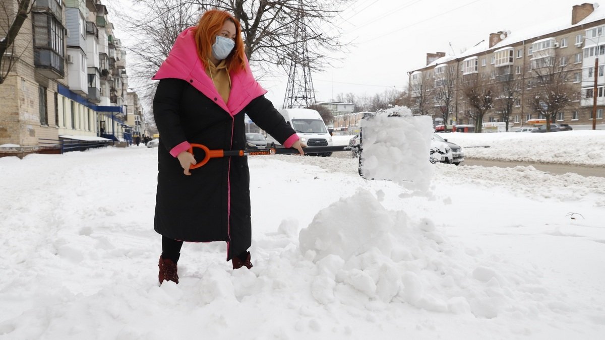 В Днепре предпринимателей штрафуют за неубранный снег у магазинов: сколько придется заплатить