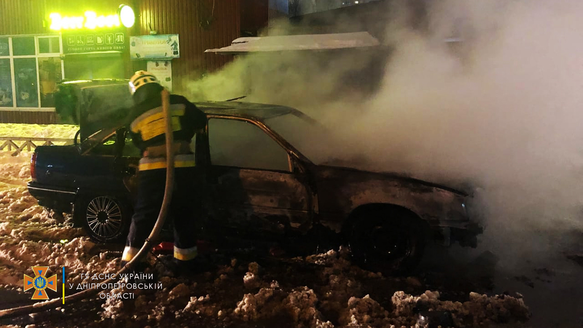В Днепре на улице Коробова горел Opel