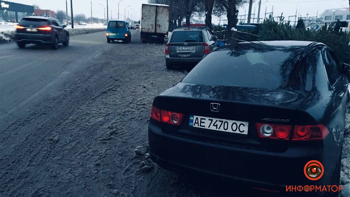 В Днепре на Донецком шоссе случилось тройное ДТП: нужна помощь свидетелей