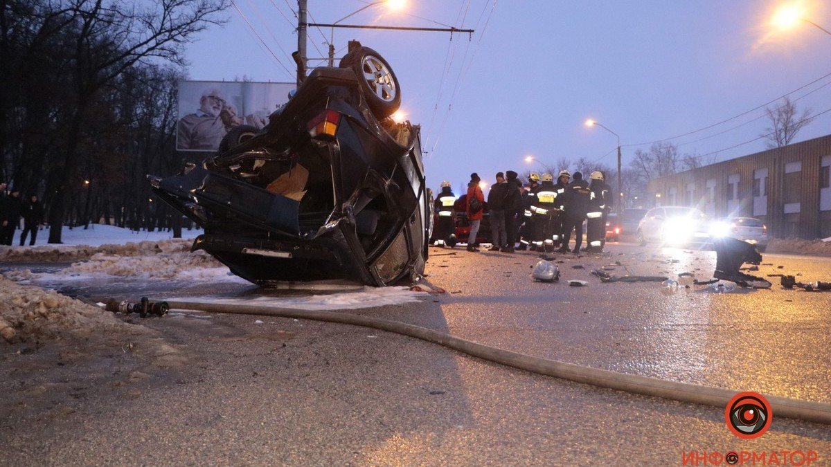 В Днепре пьяный водитель влетел в две машины на Запорожском шоссе, пострадали женщина и годовалый ребенок: мужчину задержали