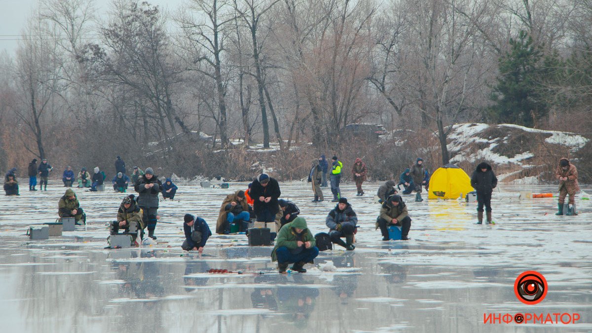 Второе пришествие в Днепре: на Шолохова десятки мужчин ходят по воде