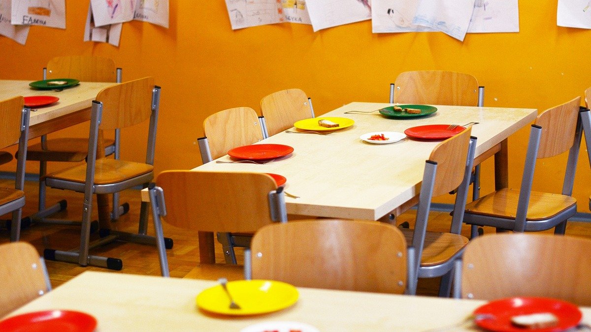 В школах Днепра изменится питание: каким будет меню
