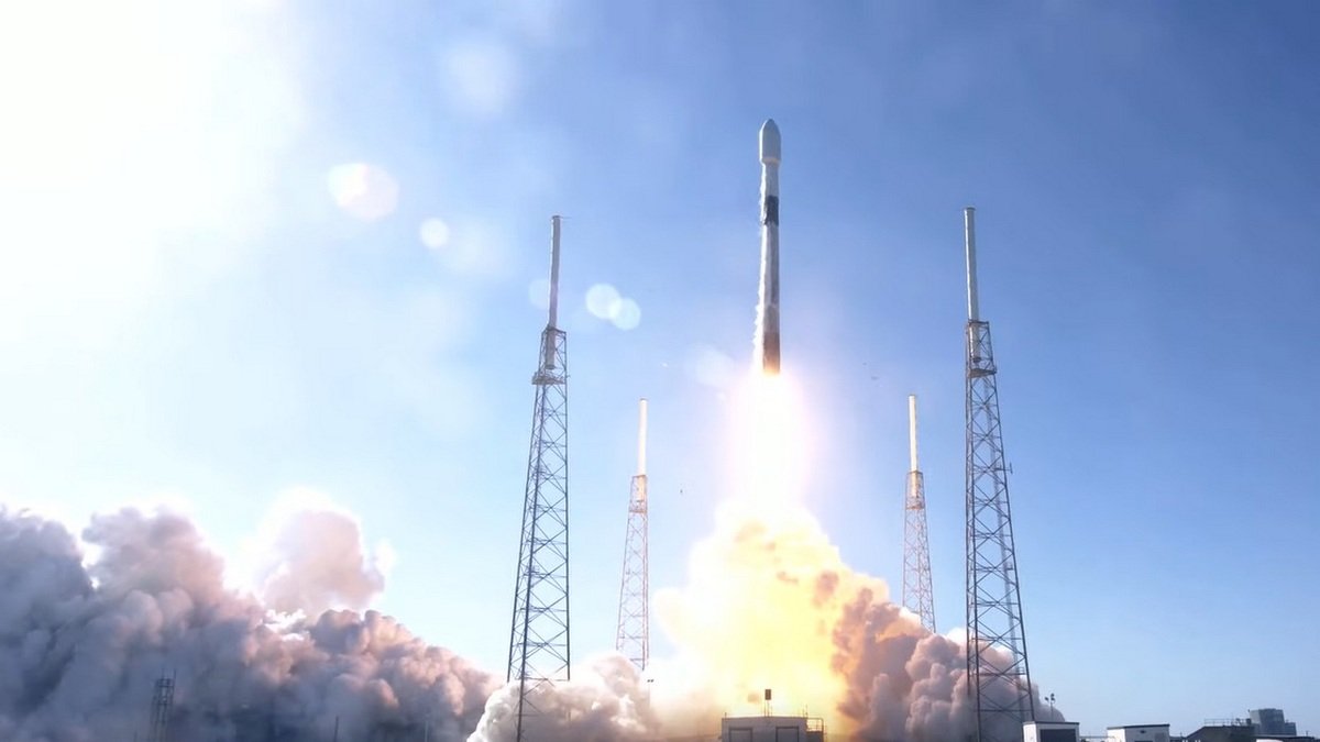 Ракета Falcon-9 компании SpaceX со спутником, который разработали в Днепре, успешно стартовала